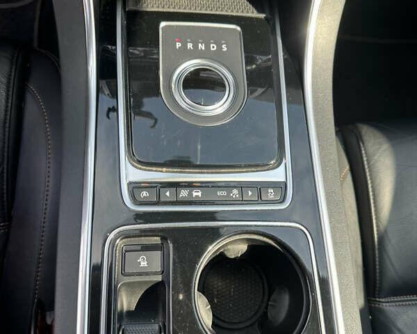Красный Ягуар XE, объемом двигателя 2 л и пробегом 110 тыс. км за 12999 $, фото 17 на Automoto.ua