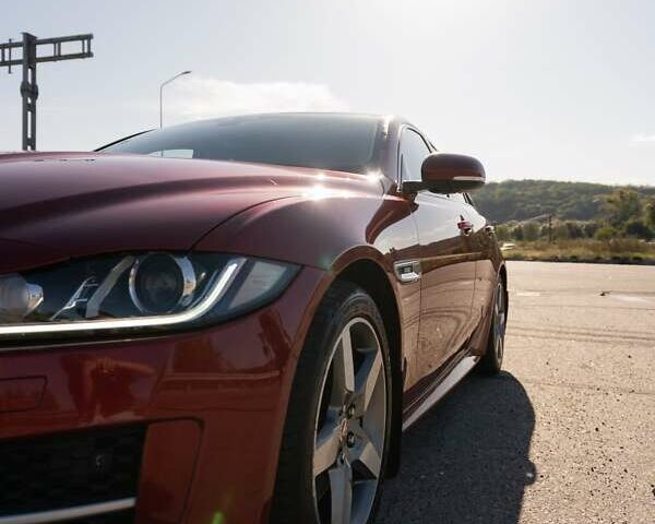 Красный Ягуар XE, объемом двигателя 2 л и пробегом 144 тыс. км за 15000 $, фото 8 на Automoto.ua
