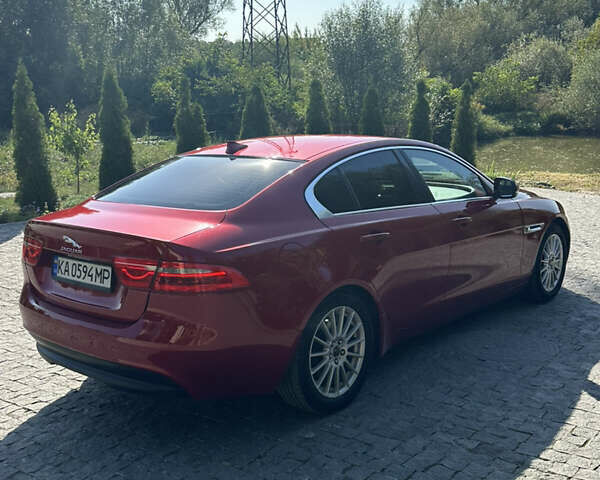 Красный Ягуар XE, объемом двигателя 2 л и пробегом 110 тыс. км за 11999 $, фото 5 на Automoto.ua
