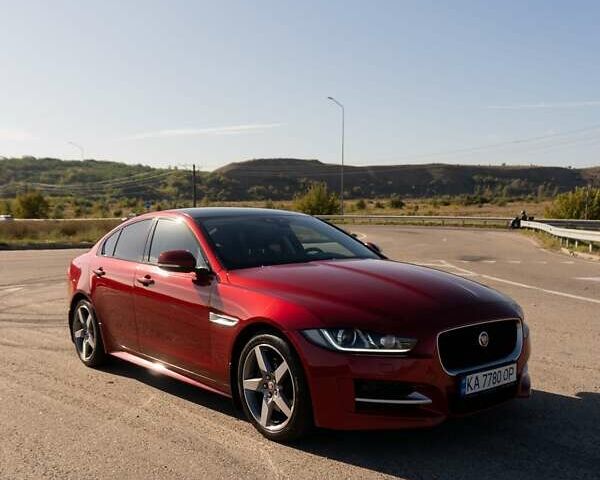 Красный Ягуар XE, объемом двигателя 2 л и пробегом 144 тыс. км за 15000 $, фото 5 на Automoto.ua