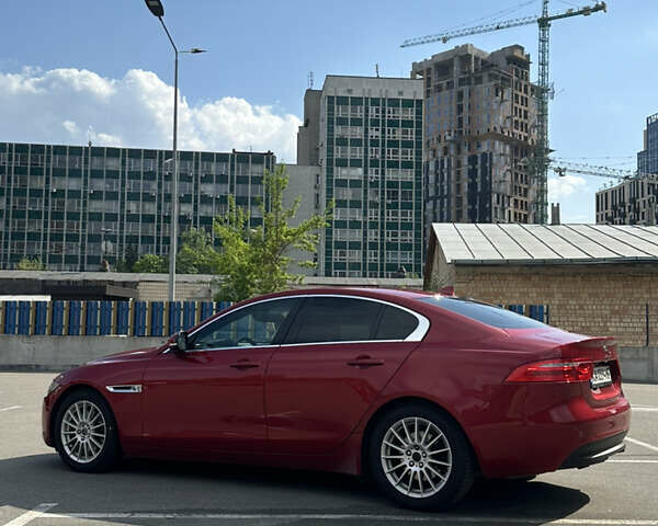 Красный Ягуар XE, объемом двигателя 2 л и пробегом 110 тыс. км за 12999 $, фото 8 на Automoto.ua