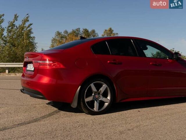 Красный Ягуар XE, объемом двигателя 2 л и пробегом 144 тыс. км за 15000 $, фото 17 на Automoto.ua