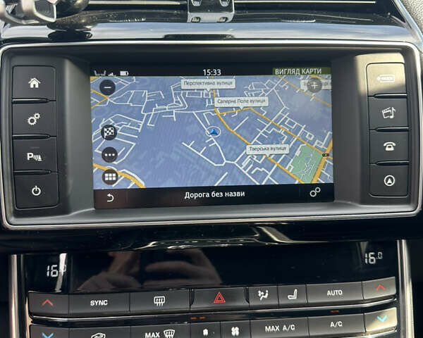 Красный Ягуар XE, объемом двигателя 2 л и пробегом 110 тыс. км за 12999 $, фото 16 на Automoto.ua