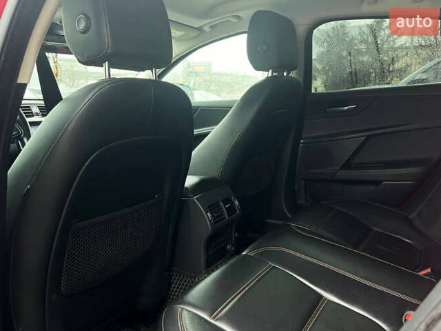 Красный Ягуар XE, объемом двигателя 2 л и пробегом 188 тыс. км за 15300 $, фото 22 на Automoto.ua