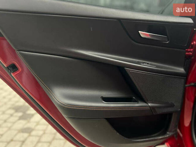 Красный Ягуар XE, объемом двигателя 2 л и пробегом 188 тыс. км за 15300 $, фото 20 на Automoto.ua