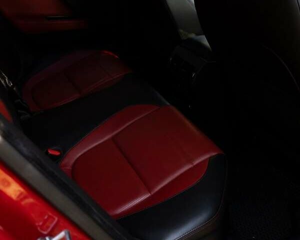 Красный Ягуар XE, объемом двигателя 2 л и пробегом 144 тыс. км за 15000 $, фото 32 на Automoto.ua