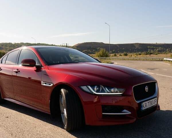 Красный Ягуар XE, объемом двигателя 2 л и пробегом 144 тыс. км за 15000 $, фото 2 на Automoto.ua
