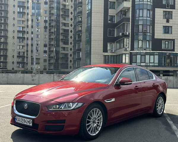 Красный Ягуар XE, объемом двигателя 2 л и пробегом 110 тыс. км за 12999 $, фото 10 на Automoto.ua