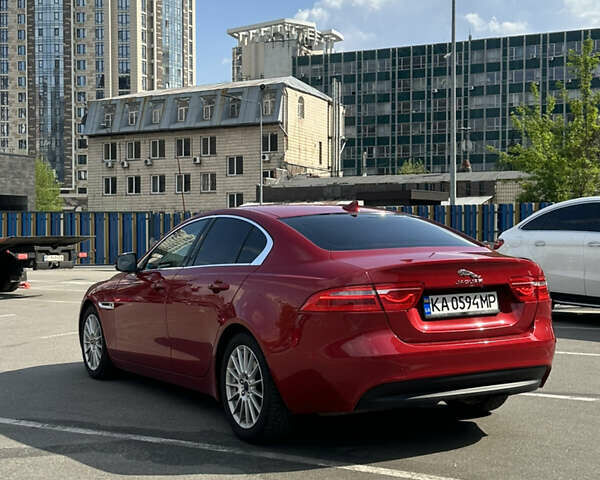 Красный Ягуар XE, объемом двигателя 2 л и пробегом 110 тыс. км за 12999 $, фото 7 на Automoto.ua