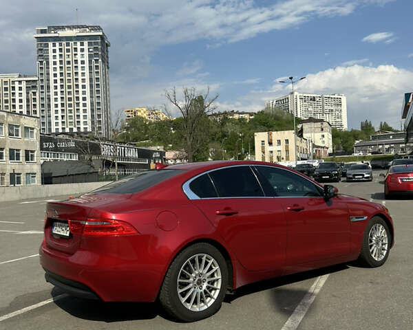 Красный Ягуар XE, объемом двигателя 2 л и пробегом 110 тыс. км за 12999 $, фото 4 на Automoto.ua
