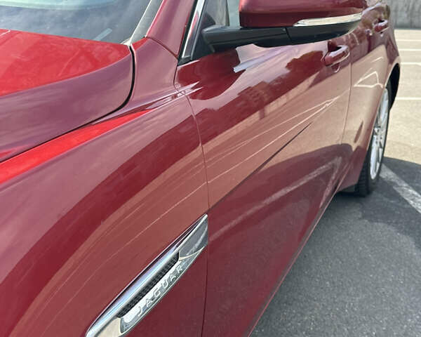 Красный Ягуар XE, объемом двигателя 2 л и пробегом 110 тыс. км за 12999 $, фото 12 на Automoto.ua