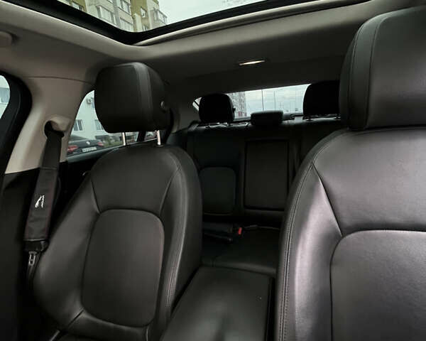 Ягуар XE 2016 у Вінниці на Automoto.ua Червоний Ягуар XE, об'ємом двигуна 2 л та пробігом 164 тис. км за 14000 $, фото 14 на Automoto.ua