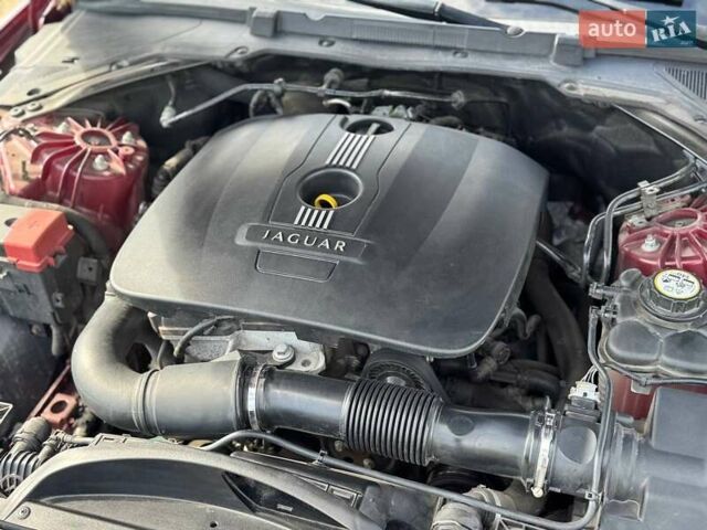 Червоний Ягуар XE, об'ємом двигуна 2 л та пробігом 90 тис. км за 14500 $, фото 25 на Automoto.ua