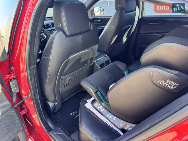 Красный Ягуар XE, объемом двигателя 2 л и пробегом 142 тыс. км за 18500 $, фото 32 на Automoto.ua