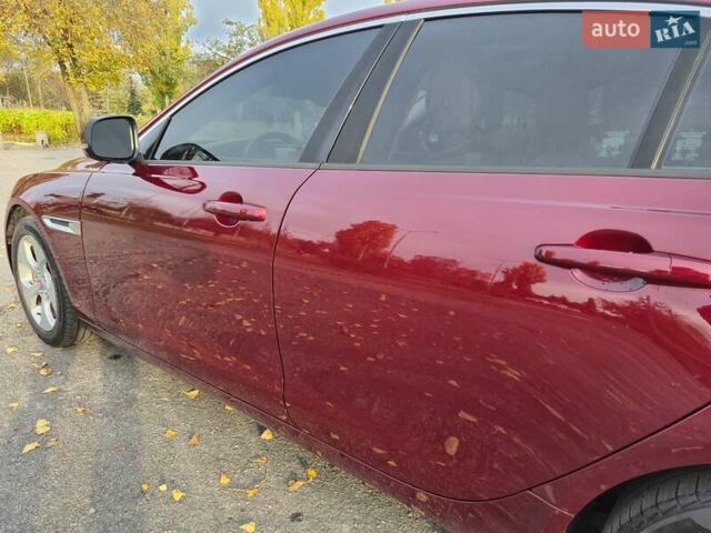Красный Ягуар XE, объемом двигателя 2 л и пробегом 103 тыс. км за 14999 $, фото 7 на Automoto.ua