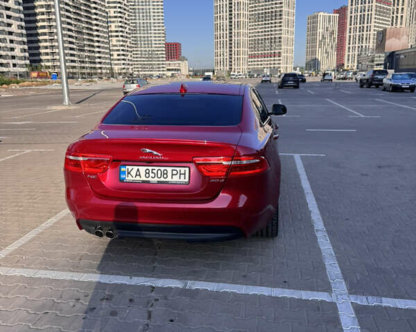 Красный Ягуар XE, объемом двигателя 2 л и пробегом 142 тыс. км за 18500 $, фото 14 на Automoto.ua