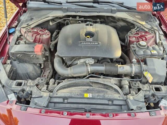 Красный Ягуар XE, объемом двигателя 2 л и пробегом 103 тыс. км за 14999 $, фото 33 на Automoto.ua
