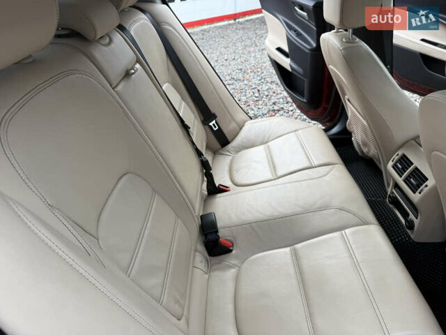 Красный Ягуар XE, объемом двигателя 2 л и пробегом 92 тыс. км за 14500 $, фото 11 на Automoto.ua