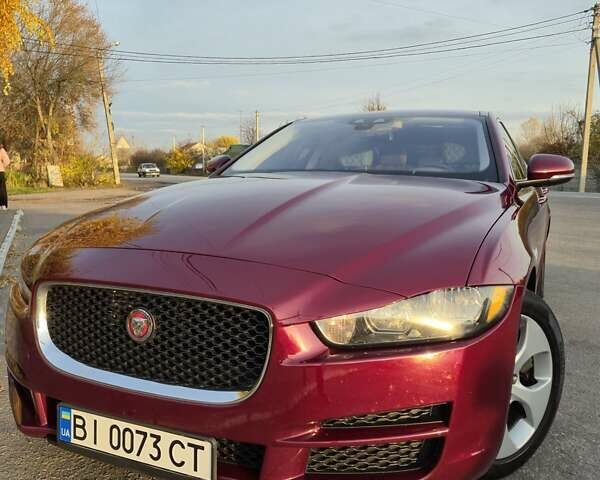 Красный Ягуар XE, объемом двигателя 2 л и пробегом 103 тыс. км за 14999 $, фото 5 на Automoto.ua