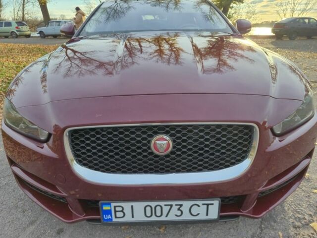 Красный Ягуар XE, объемом двигателя 2 л и пробегом 103 тыс. км за 15004 $, фото 3 на Automoto.ua