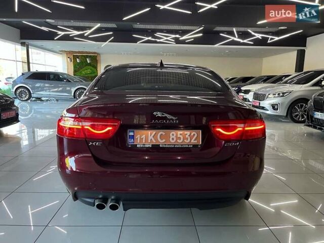 Красный Ягуар XE, объемом двигателя 2 л и пробегом 107 тыс. км за 15500 $, фото 3 на Automoto.ua