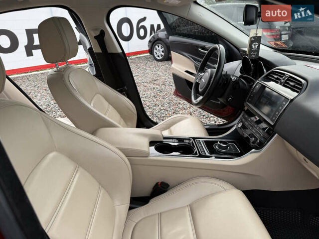 Красный Ягуар XE, объемом двигателя 2 л и пробегом 92 тыс. км за 14500 $, фото 12 на Automoto.ua