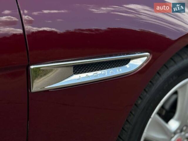 Червоний Ягуар XE, об'ємом двигуна 2 л та пробігом 87 тис. км за 14400 $, фото 68 на Automoto.ua