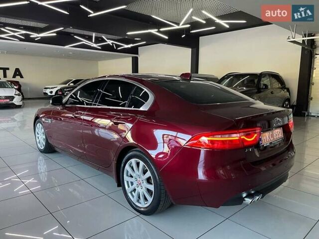 Красный Ягуар XE, объемом двигателя 2 л и пробегом 107 тыс. км за 15500 $, фото 4 на Automoto.ua