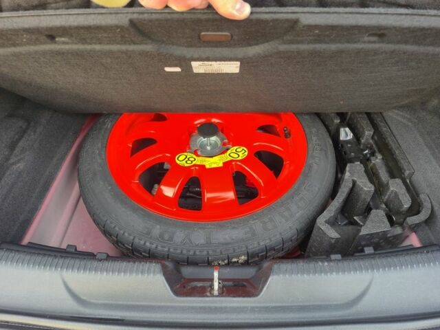 Красный Ягуар XE, объемом двигателя 2 л и пробегом 103 тыс. км за 15004 $, фото 13 на Automoto.ua