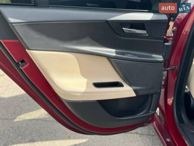 Червоний Ягуар XE, об'ємом двигуна 2 л та пробігом 90 тис. км за 14500 $, фото 39 на Automoto.ua