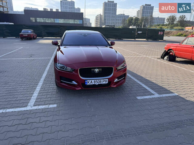 Красный Ягуар XE, объемом двигателя 2 л и пробегом 142 тыс. км за 18500 $, фото 8 на Automoto.ua