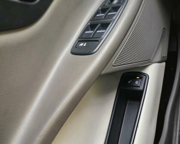 Красный Ягуар XE, объемом двигателя 2 л и пробегом 103 тыс. км за 14999 $, фото 21 на Automoto.ua