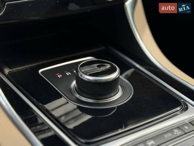 Червоний Ягуар XE, об'ємом двигуна 2 л та пробігом 90 тис. км за 14500 $, фото 55 на Automoto.ua