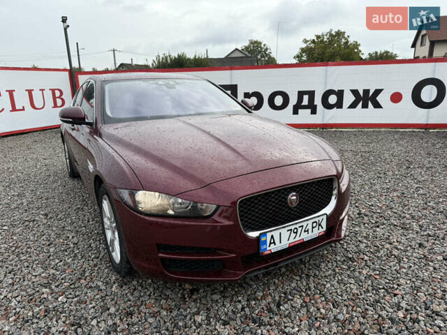 Красный Ягуар XE, объемом двигателя 2 л и пробегом 92 тыс. км за 14500 $, фото 1 на Automoto.ua