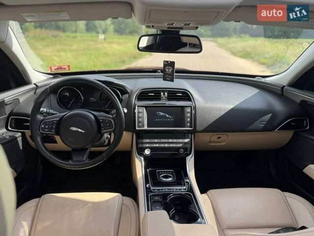 Червоний Ягуар XE, об'ємом двигуна 2 л та пробігом 90 тис. км за 14500 $, фото 45 на Automoto.ua