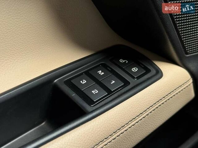 Червоний Ягуар XE, об'ємом двигуна 2 л та пробігом 90 тис. км за 14500 $, фото 60 на Automoto.ua