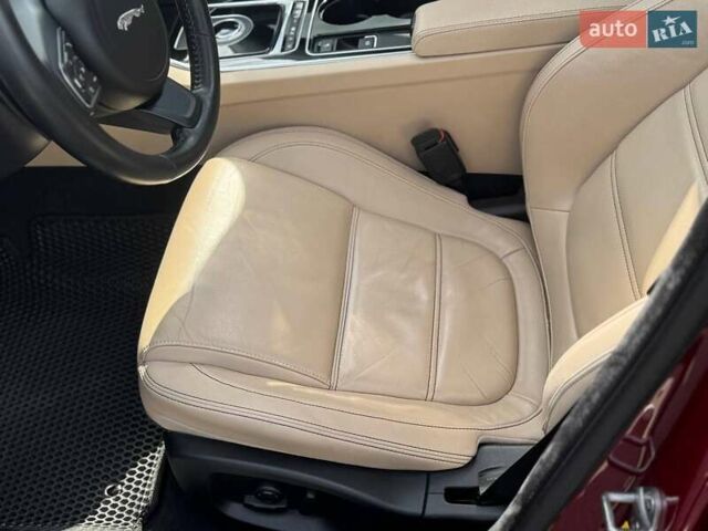 Червоний Ягуар XE, об'ємом двигуна 2 л та пробігом 90 тис. км за 14500 $, фото 34 на Automoto.ua