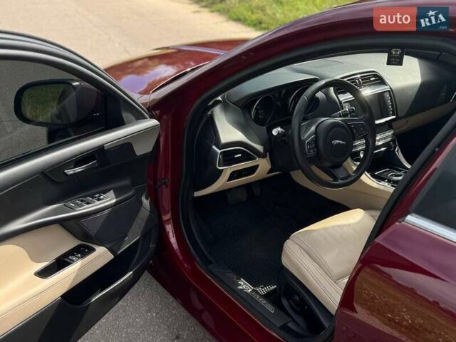 Червоний Ягуар XE, об'ємом двигуна 2 л та пробігом 90 тис. км за 14500 $, фото 35 на Automoto.ua