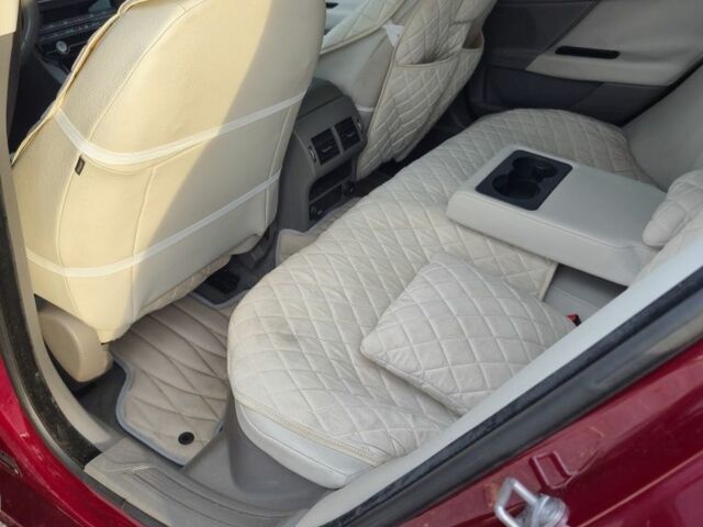 Красный Ягуар XE, объемом двигателя 2 л и пробегом 103 тыс. км за 15004 $, фото 11 на Automoto.ua