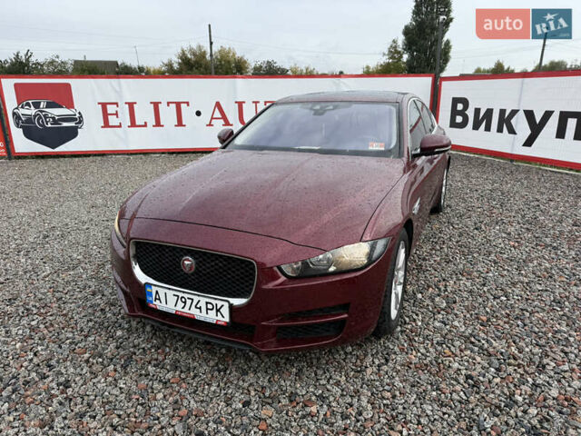 Красный Ягуар XE, объемом двигателя 2 л и пробегом 92 тыс. км за 14500 $, фото 4 на Automoto.ua