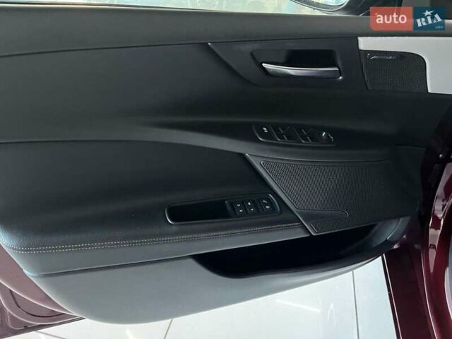 Красный Ягуар XE, объемом двигателя 2 л и пробегом 107 тыс. км за 15500 $, фото 9 на Automoto.ua