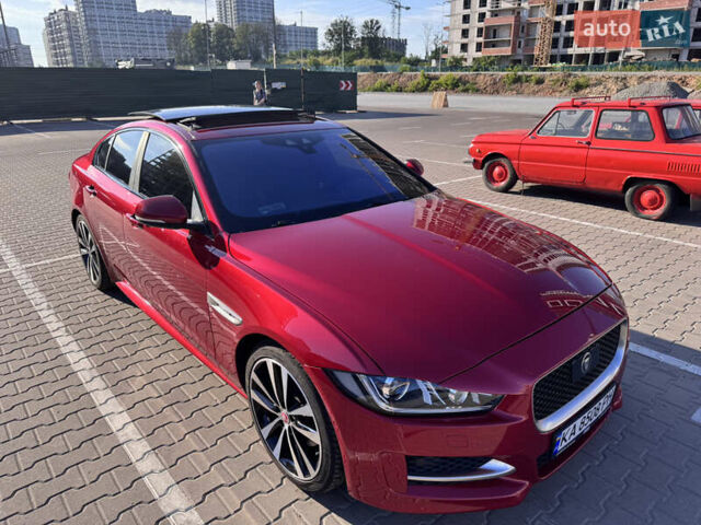 Красный Ягуар XE, объемом двигателя 2 л и пробегом 142 тыс. км за 18500 $, фото 5 на Automoto.ua