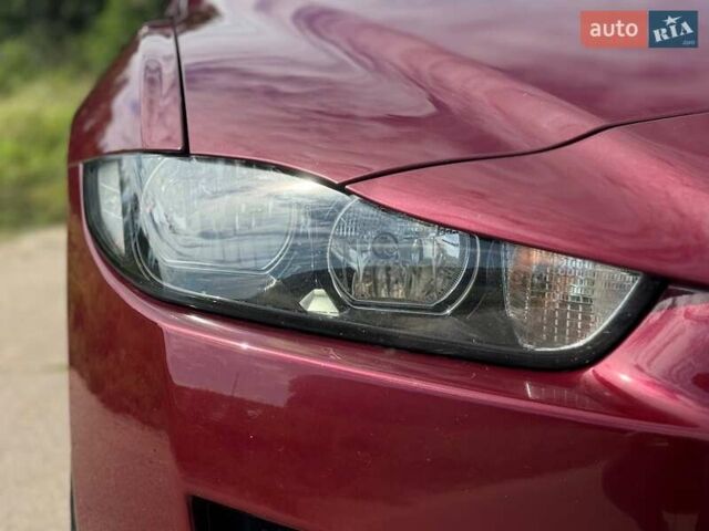 Червоний Ягуар XE, об'ємом двигуна 2 л та пробігом 90 тис. км за 14500 $, фото 23 на Automoto.ua