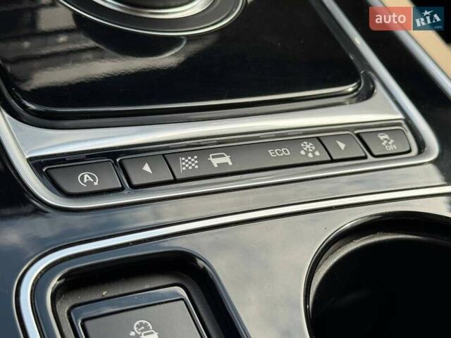 Червоний Ягуар XE, об'ємом двигуна 2 л та пробігом 90 тис. км за 14500 $, фото 54 на Automoto.ua