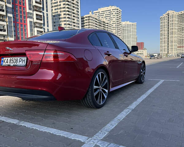 Красный Ягуар XE, объемом двигателя 2 л и пробегом 142 тыс. км за 18500 $, фото 13 на Automoto.ua