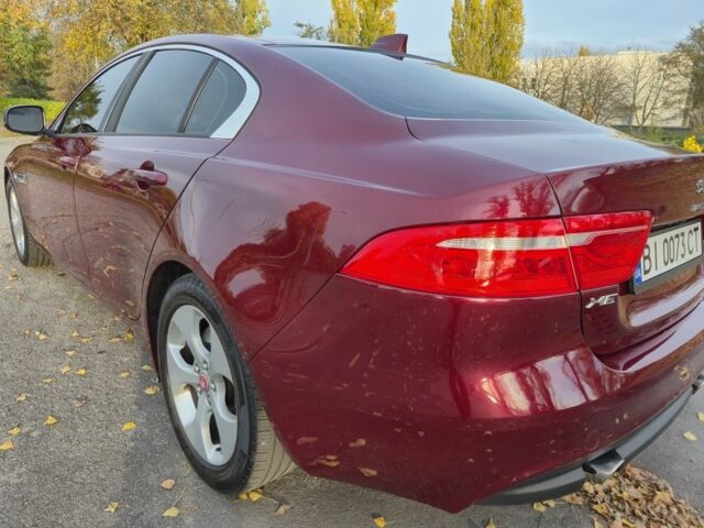 Красный Ягуар XE, объемом двигателя 2 л и пробегом 103 тыс. км за 15004 $, фото 6 на Automoto.ua