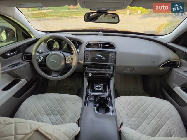 Красный Ягуар XE, объемом двигателя 2 л и пробегом 103 тыс. км за 14999 $, фото 22 на Automoto.ua