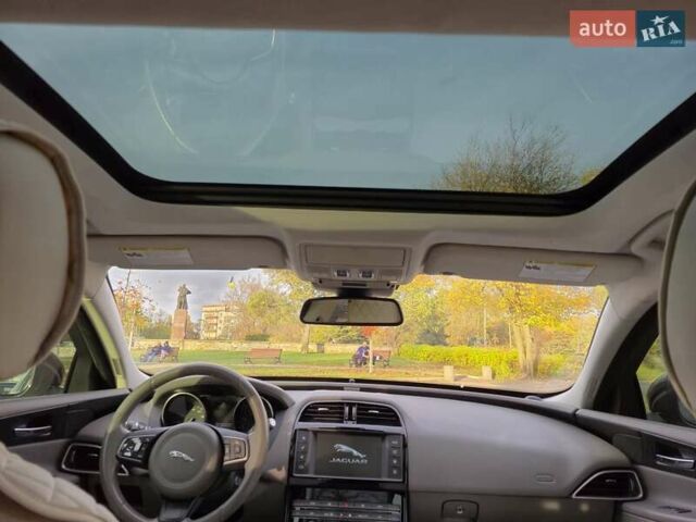 Красный Ягуар XE, объемом двигателя 2 л и пробегом 103 тыс. км за 14999 $, фото 24 на Automoto.ua