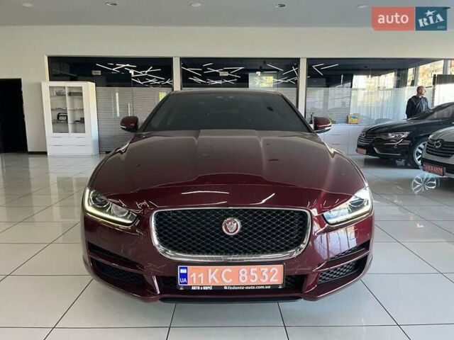 Красный Ягуар XE, объемом двигателя 2 л и пробегом 107 тыс. км за 15500 $, фото 1 на Automoto.ua