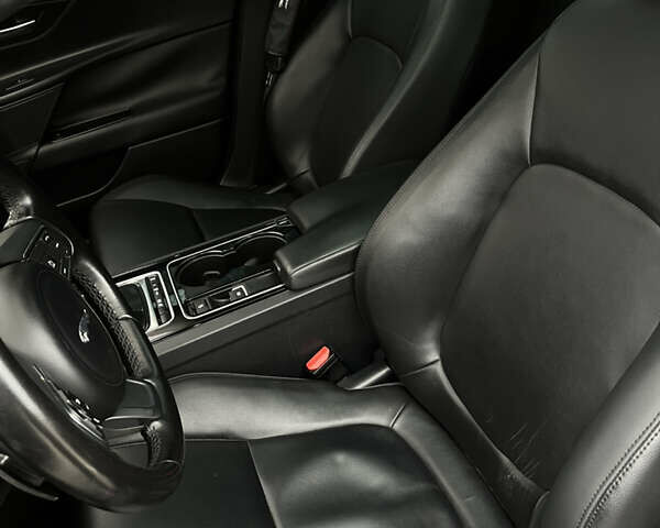 Ягуар XE 2016 у Вінниці на Automoto.ua Червоний Ягуар XE, об'ємом двигуна 2 л та пробігом 164 тис. км за 14000 $, фото 10 на Automoto.ua